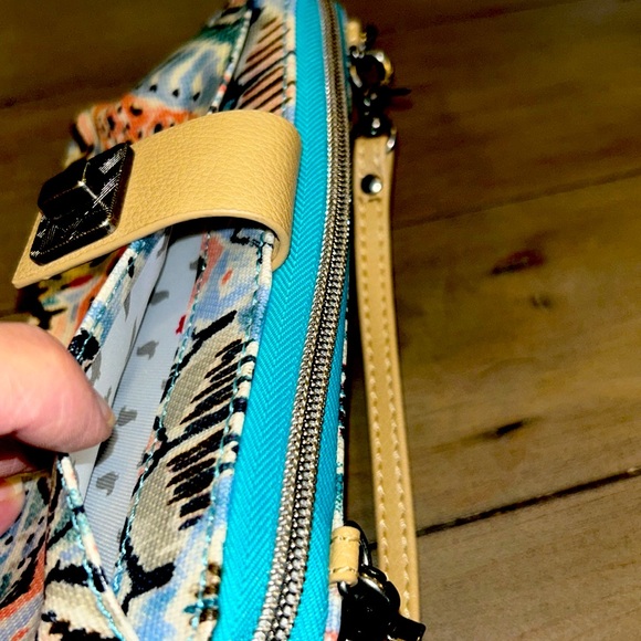 Sakroots Large Smartphone Crossbody Bag - Picture 4 of 9